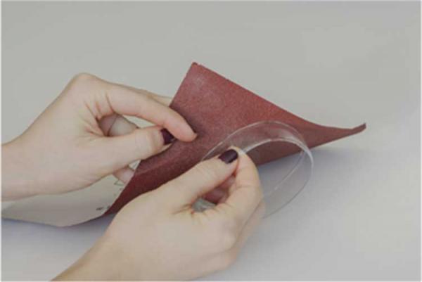 자기 손 으로 하 다